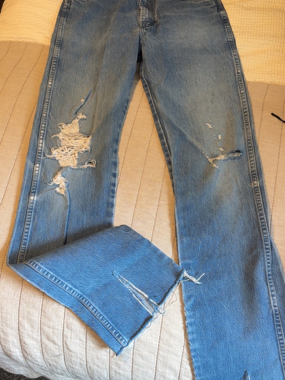 Vintage Wranglers Classic Blue Distressed Women’s Jeans